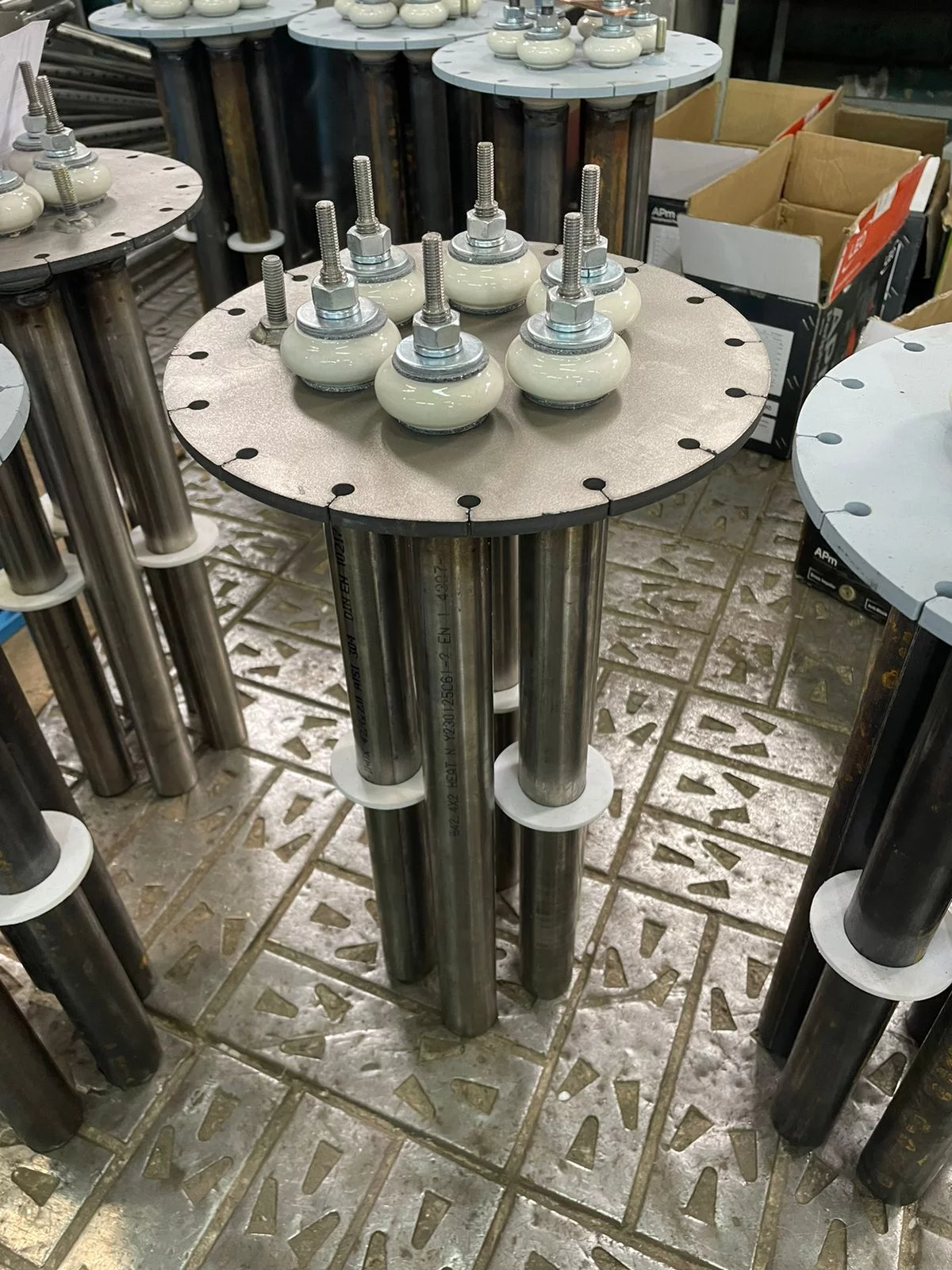 Шасси в сборе с электродной группой из черной стали Д-273